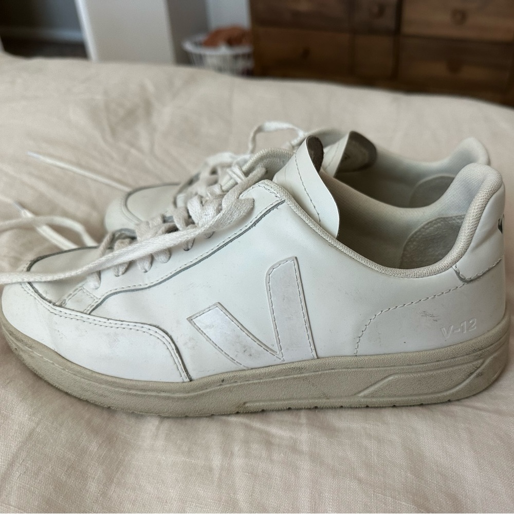 VEJA V-12 White Leather
